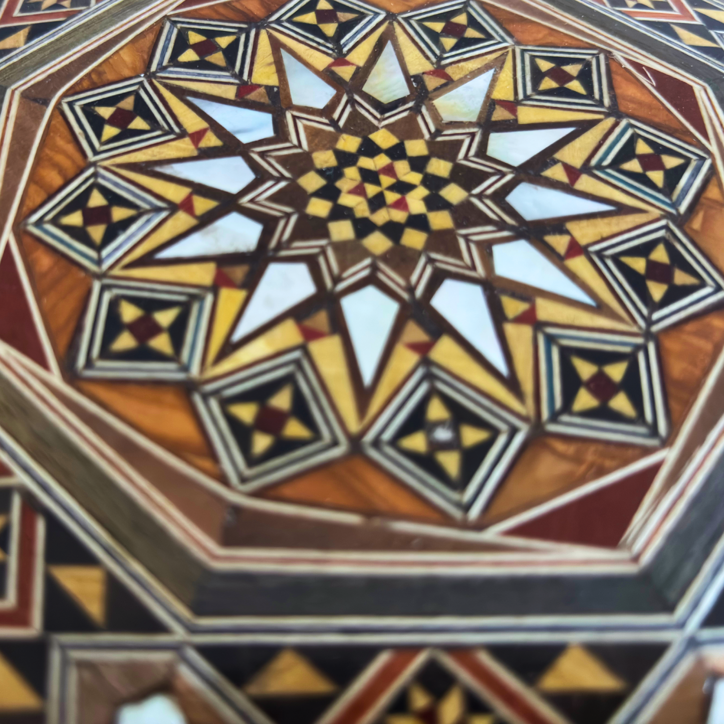 Elegante scatola ottagonale in mosaico damascato – Legno artigianale con intarsio in madreperla