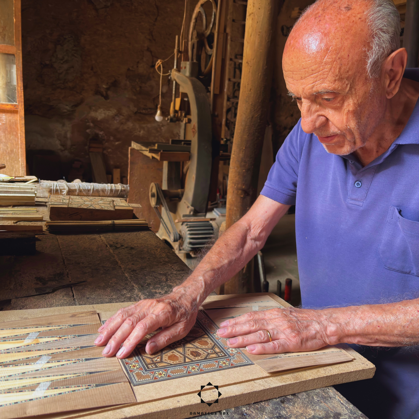Handgemaakte Damascener Backgammon- & Schaaktafel door Gaby Al Dayeh – Meesterwerk met Parelmoerinleg