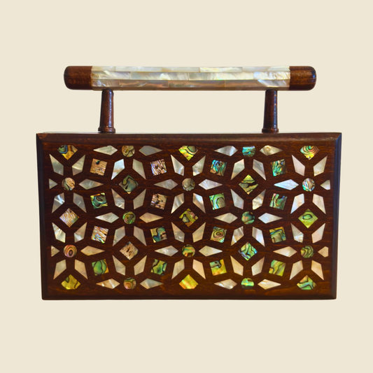 Zenobia – Luxuriöse Damast-Mosaik Clutch mit Perlmutt Intarsie & Brokat Innenfutter