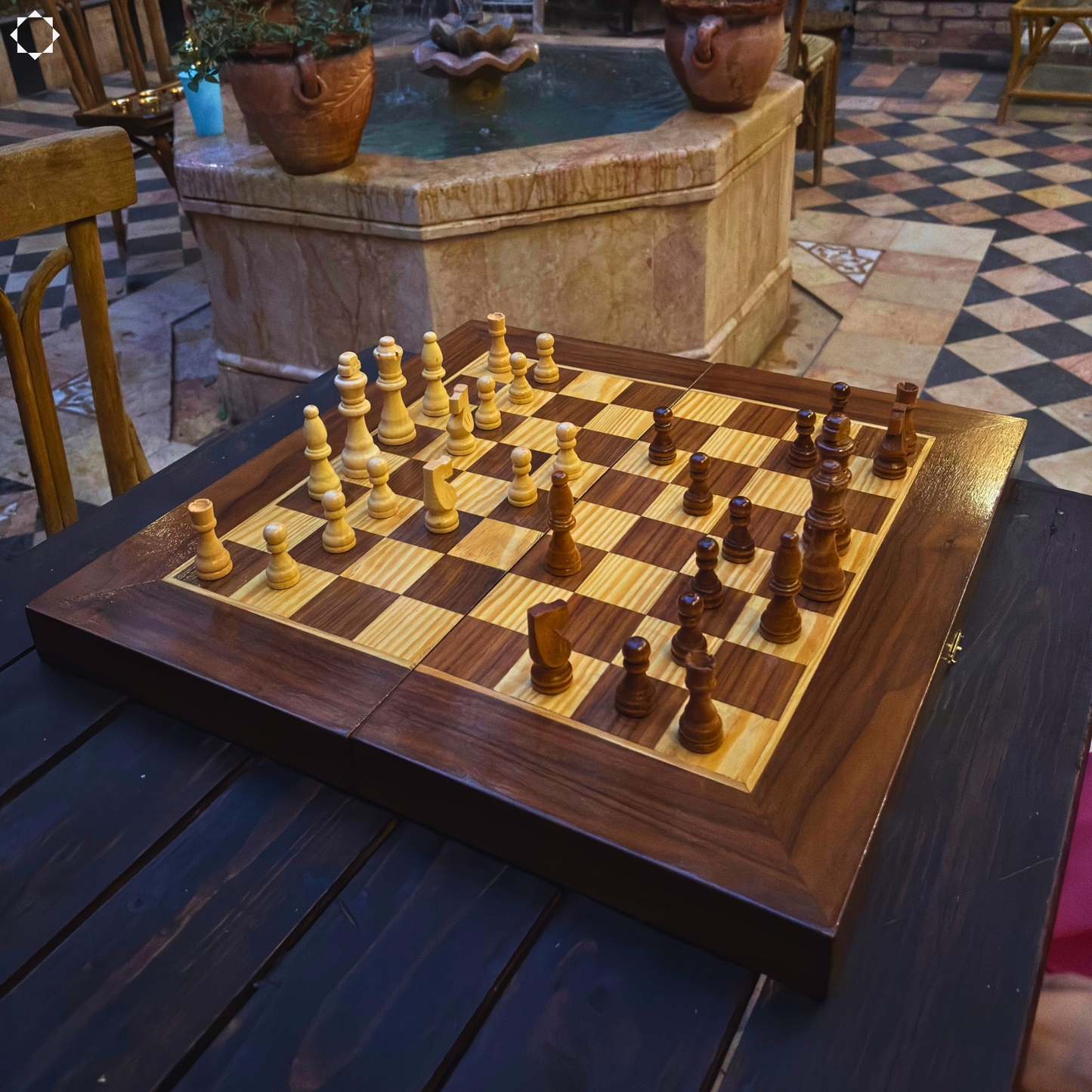 Tavolo Damaschino da Scacchi e Backgammon Fatto a Mano da Gaby Al Dayeh – Design Classico