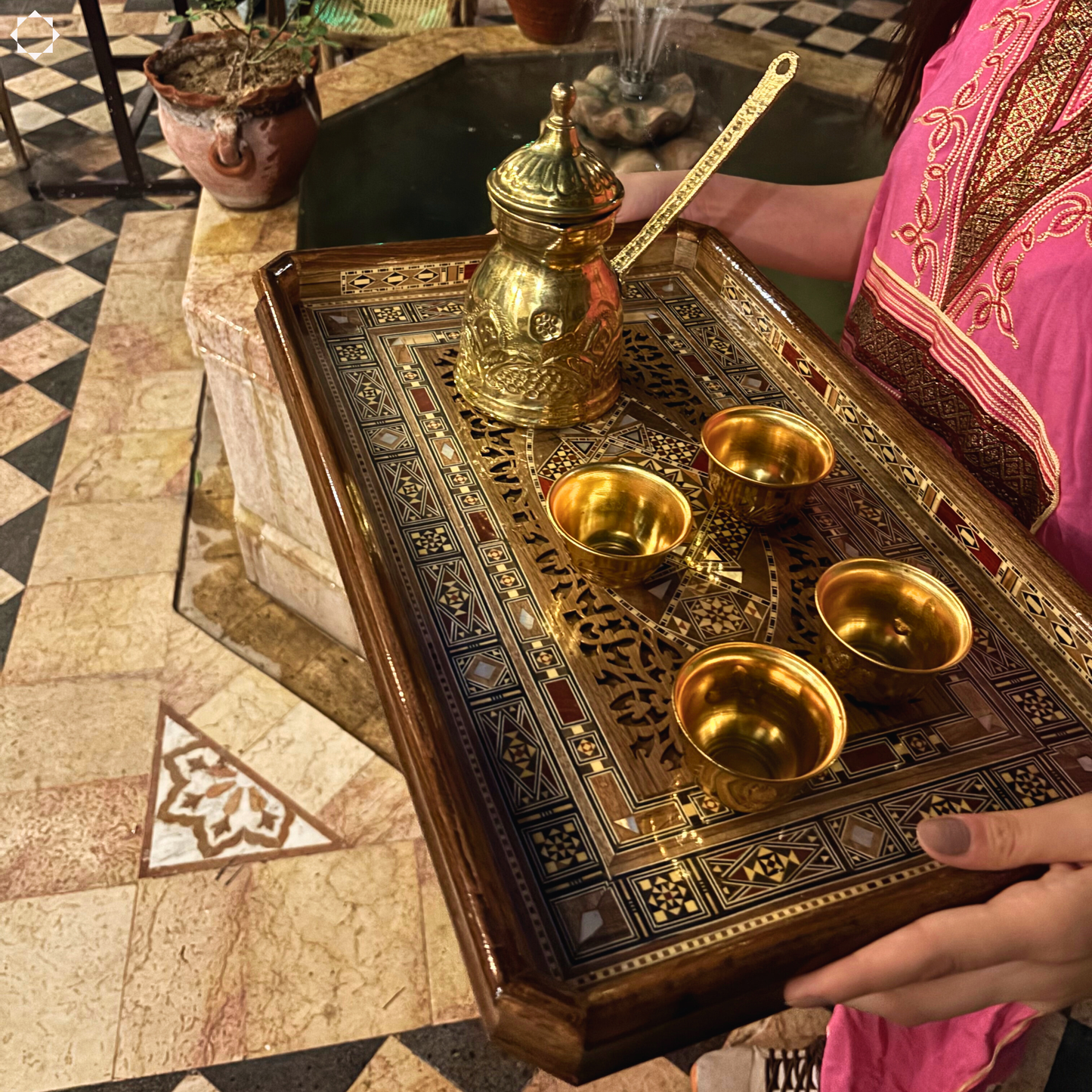 Vassoio Damaschino in Legno – Madreperla & Toni Naturali del Legno