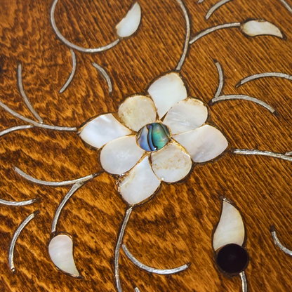 Caja Damasquina de Lujo Hecha a Mano – Nácar y Terciopelo