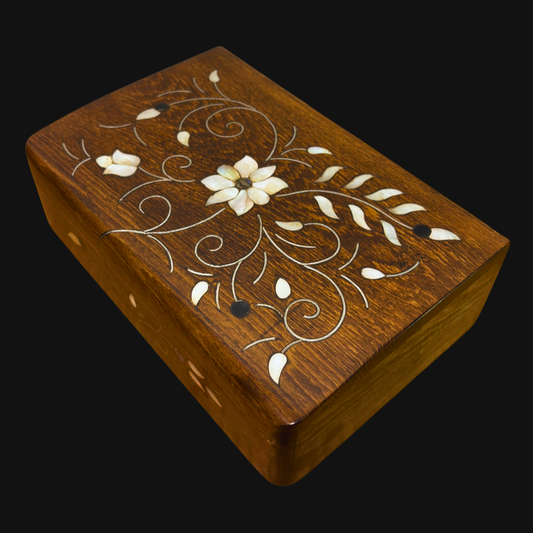 Caja Damasquina de Lujo Hecha a Mano – Nácar y Terciopelo