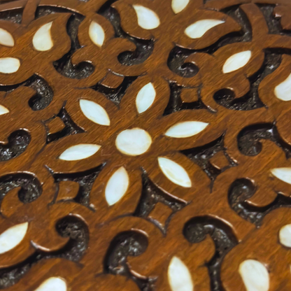 Handgesneden Luxe Doos uit Damascus – Parelmoer & Fluweel