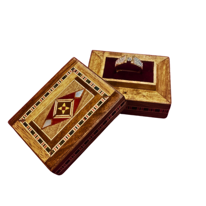 Handgefertigte Mosaik-Ringschatulle aus Damaskus – Holzkunst & Samt