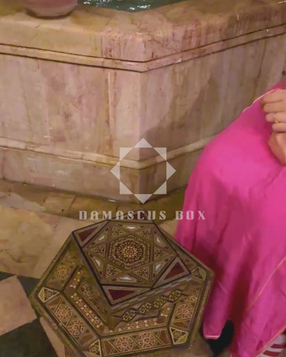 Caja de Mosaico Damasquina de Gaby Al Dayeh – Nácar y Forro de Terciopelo